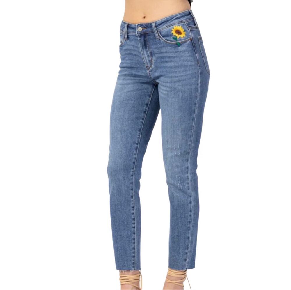 Judy Blue Relaxed Fit Jeans Raw Hem Sunflower Sz 9/29 *EUC